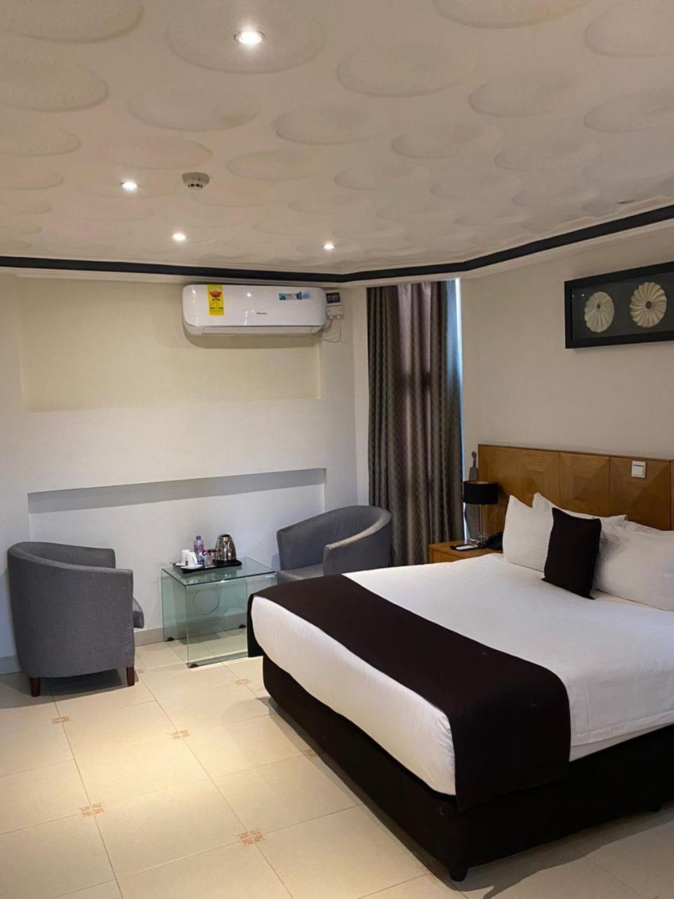 Airport West Hotel And Conference Center Accra Phòng bức ảnh